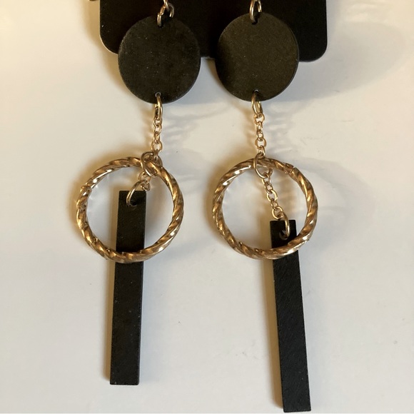 NWT Black and Gold Geometric Dangle Earrings - Picture 2 of 10